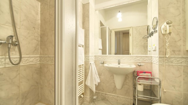 x4_bathroom